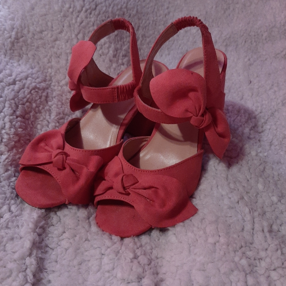 •London Fog Peachy Pink Heels
